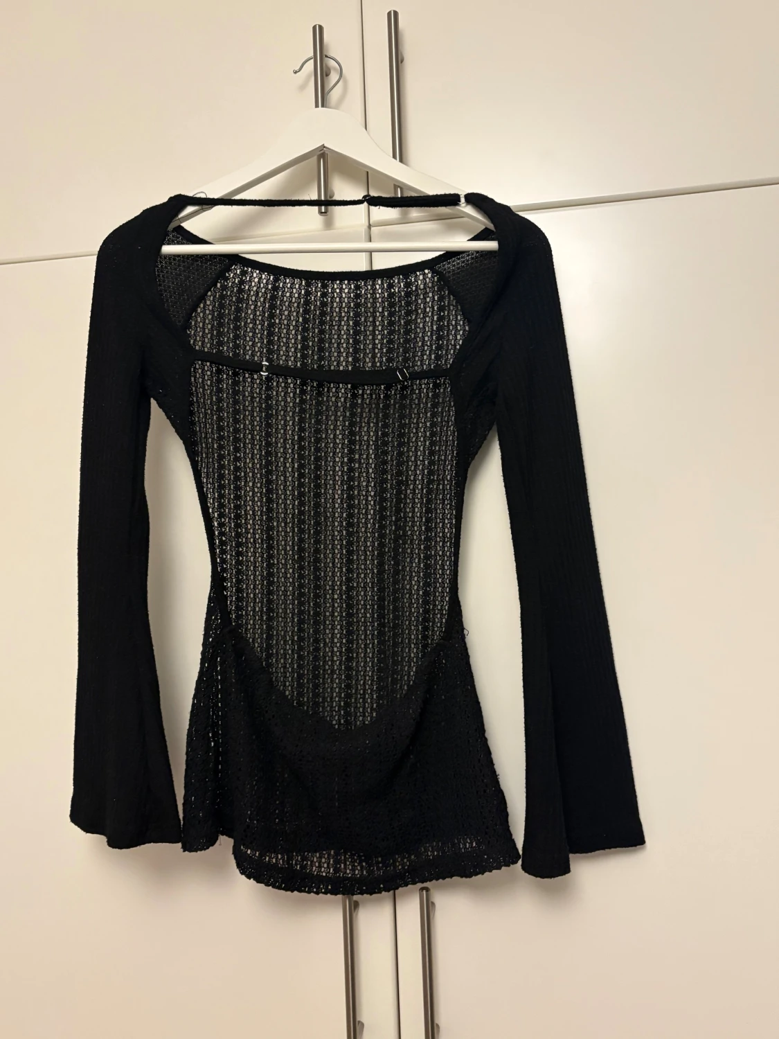 Svart stickad kortklänning med mesh - 3