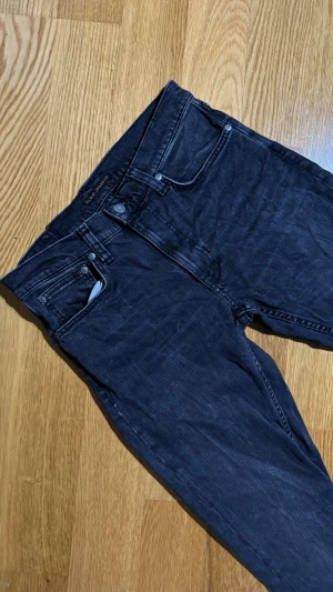 Nudie jeans Lean Dean (helt nya) - Säljer mina schyssta nudie jeans i modellen Lean Dean vilket är Slim fit i storlek 30/32. Helt nya köpta från NK i GBG