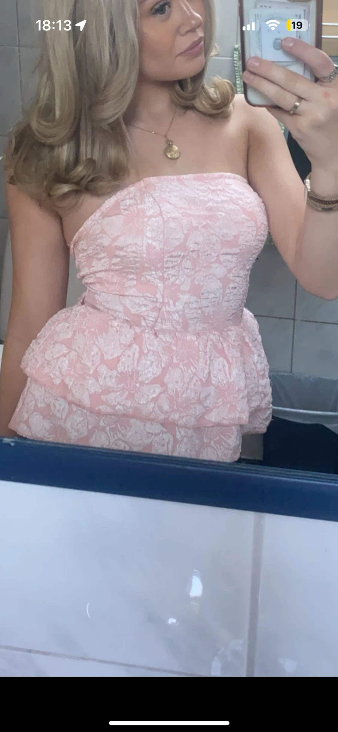 Rosa axelbandslös topp