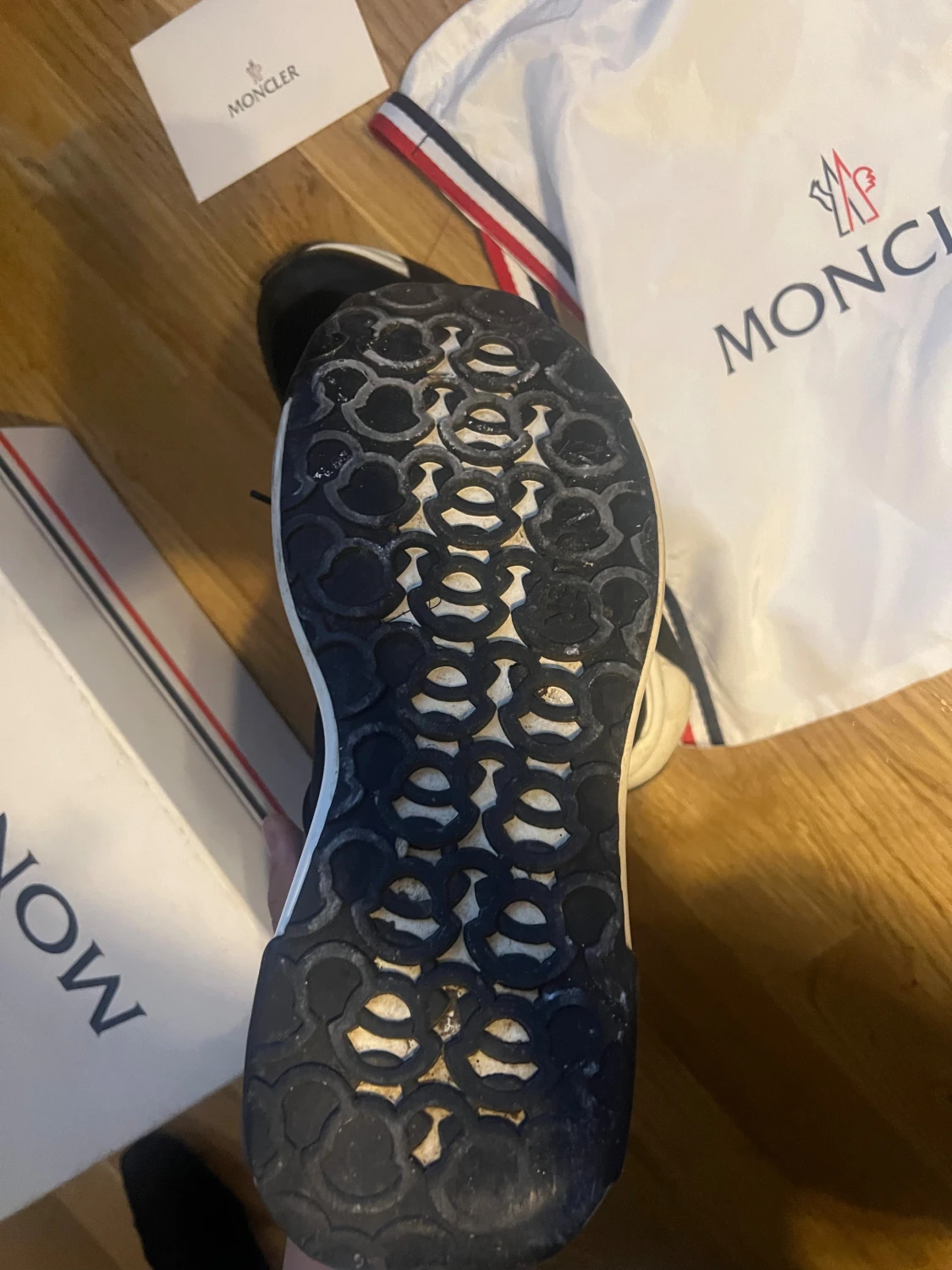 Svarta sneakers från Moncler - 1
