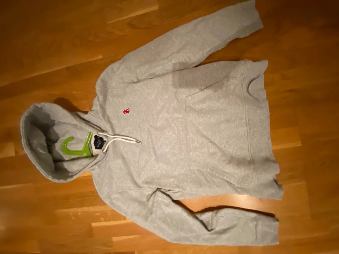 Grå hoodie från Bondelid med huva - 3