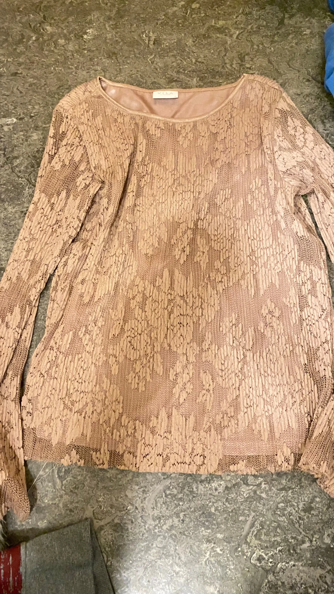 Beige spetsblus från VILA XS