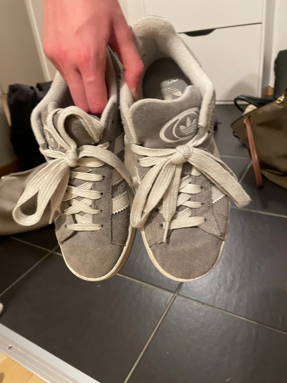 Grå Adidas Campus sneakers i mocka - 3