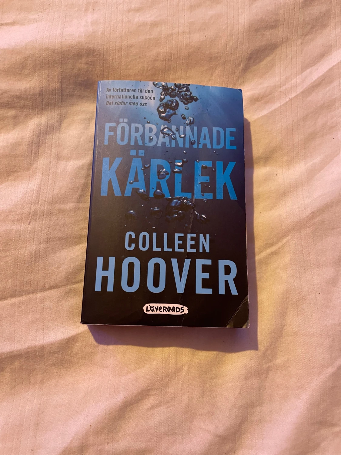 Förbannade kärlek av colleen hoover