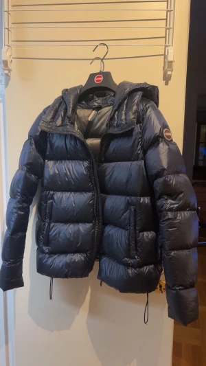 Colmar down jacka  - Använd i 1 och en halv vinter, inte använt regelbundet. Priset kan gå ner vid snabba affärer 