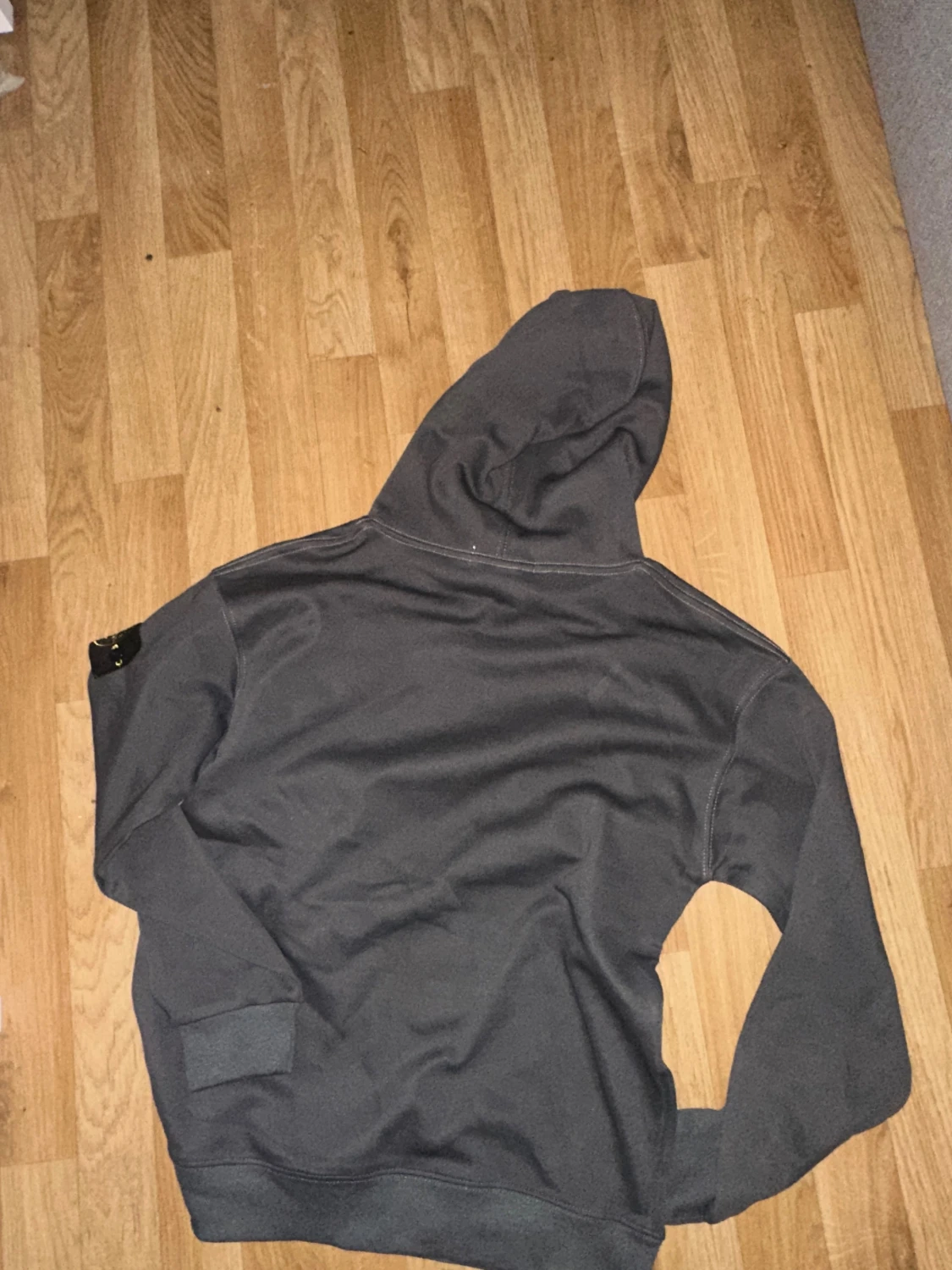 Mörkgrå hoodie från Stone Island - 2