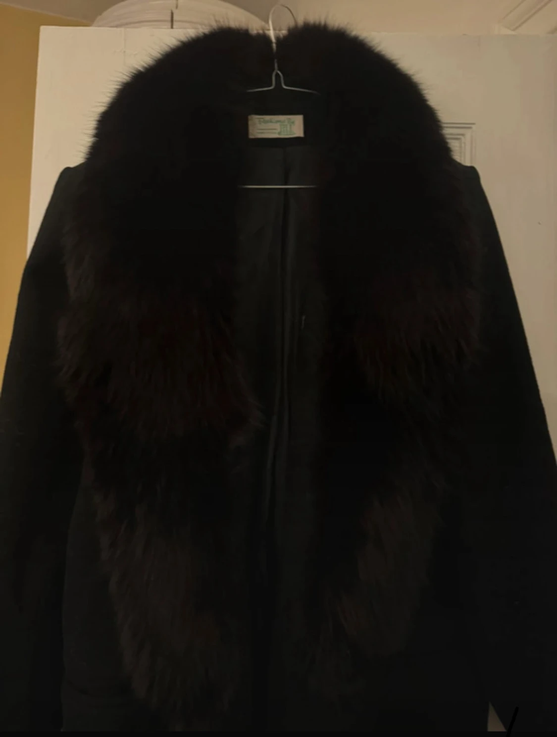Svart lång kappa med pälskrage - 5