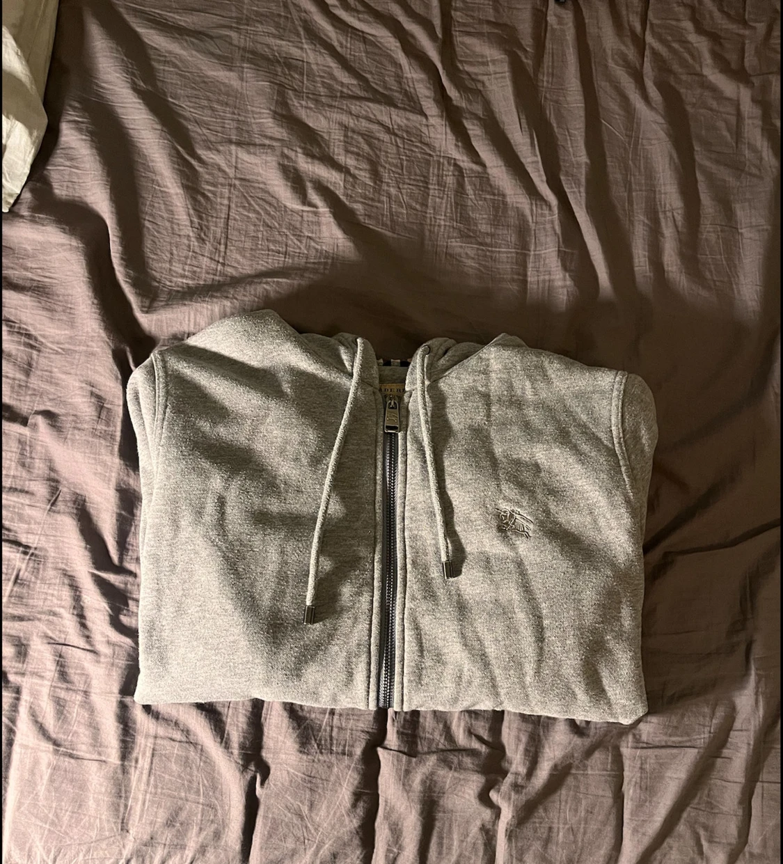 Grå burrbury hoodie med dragkedja