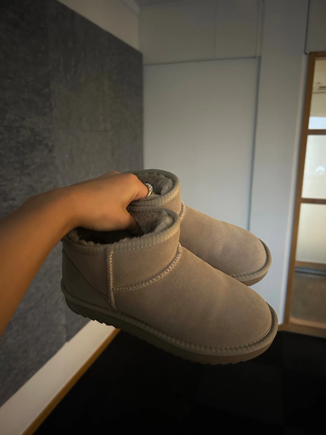 Beige boots i mocka med pälsfoder - 2