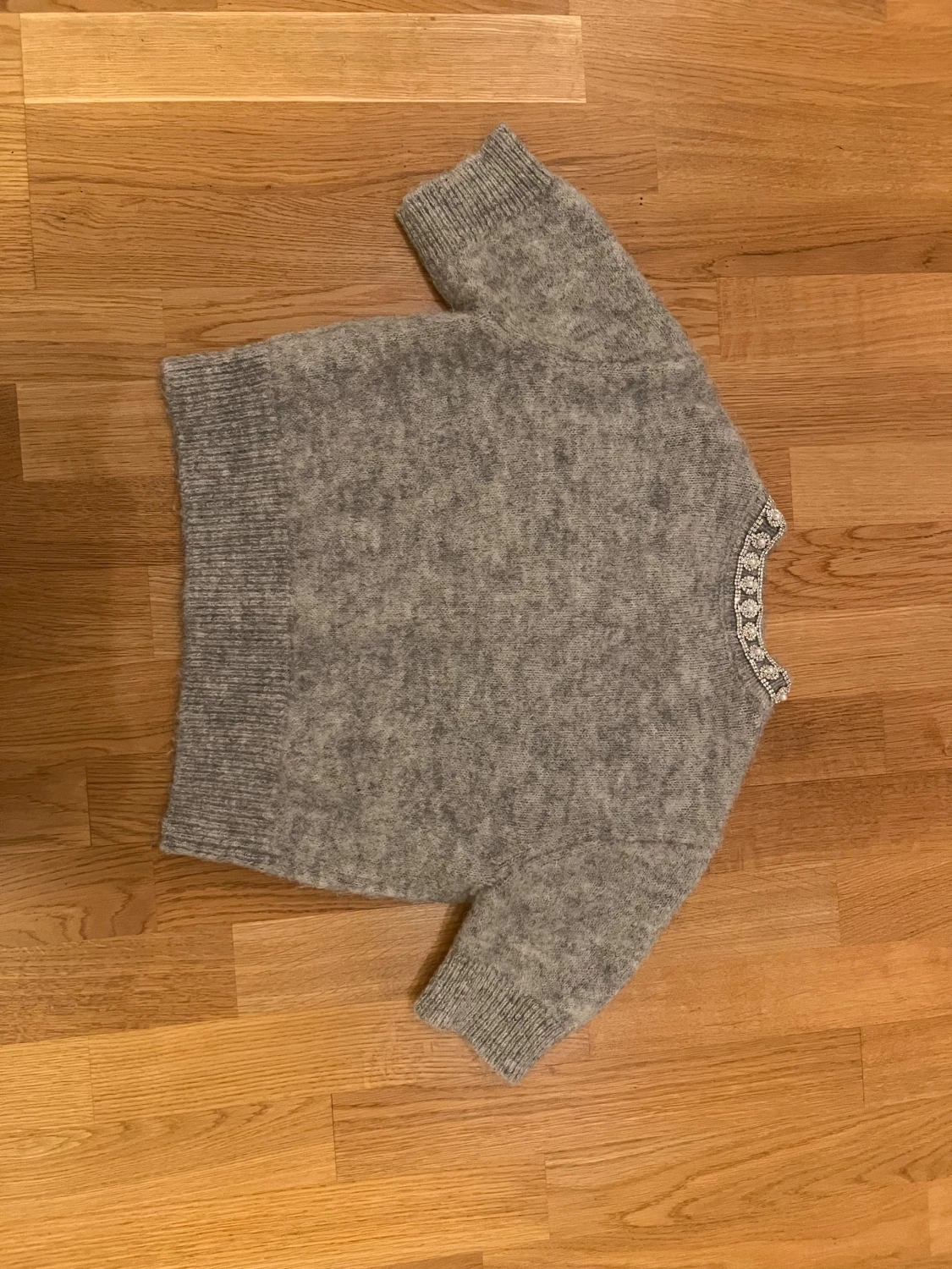 Grå kofta med pärlor från Zara - 1