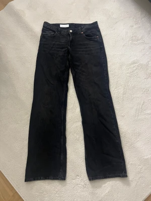 Zara low wide jeans - Skitsnygga men för små