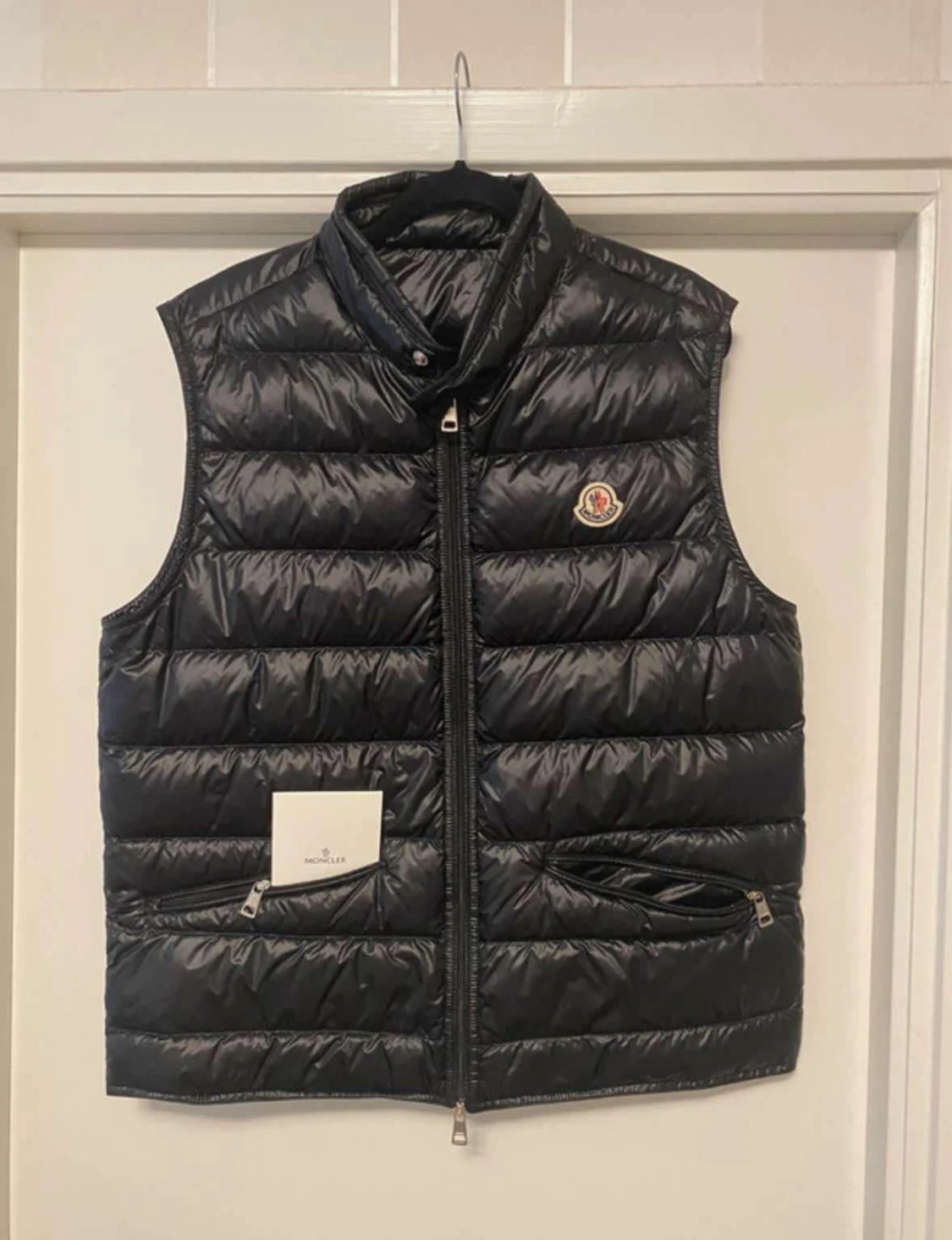 Svart dunväst från Moncler