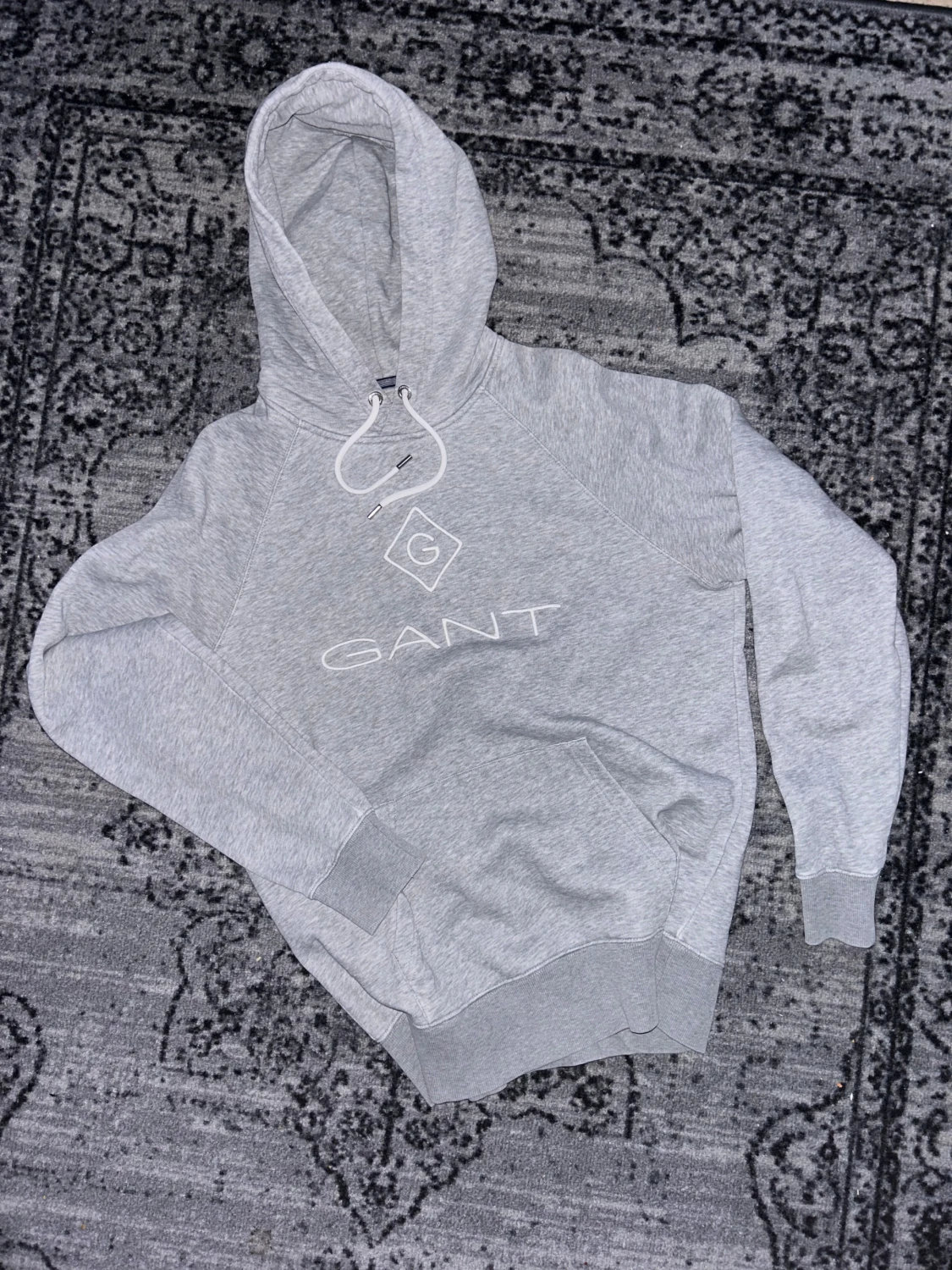 Grå hoodie från GANT