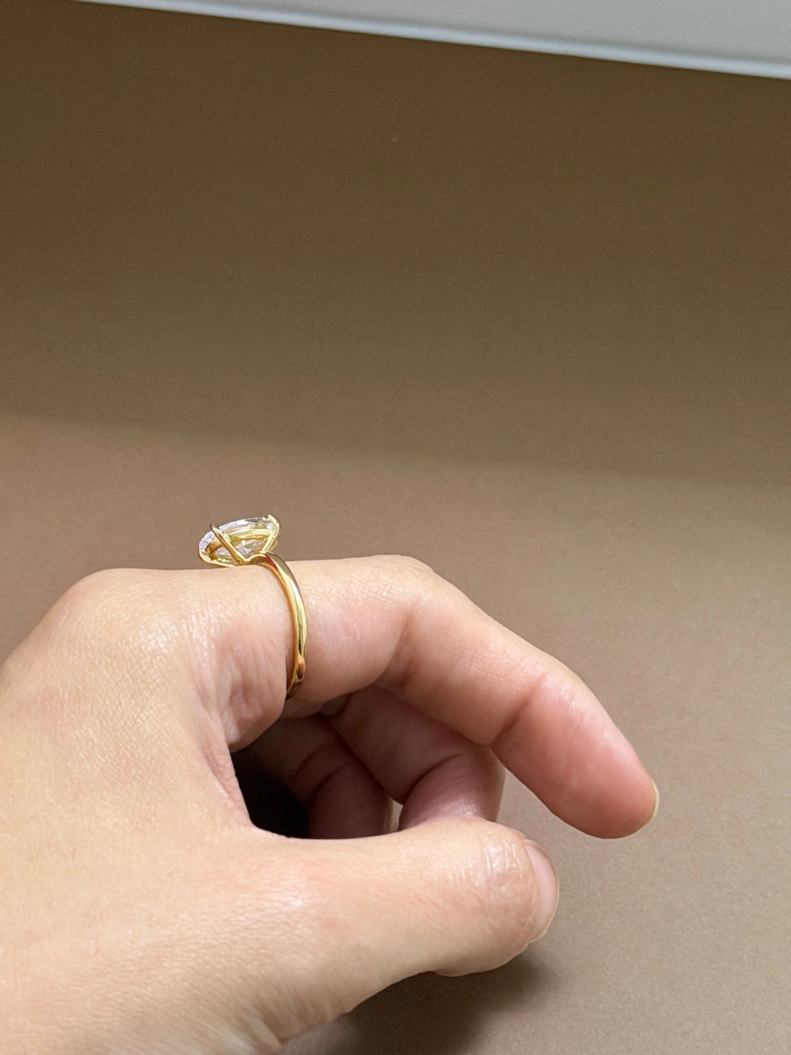 Vattentålig ring Guldring med stor oval klar sten - 5