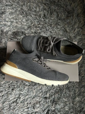 Brunello Cucinelli Sneakers  - Perfekta skorna nu för vintertider, nypris på 10.899kr på CareOfCarl. Sparsamt använda! Hör av er vid frågor & funderingar🤝