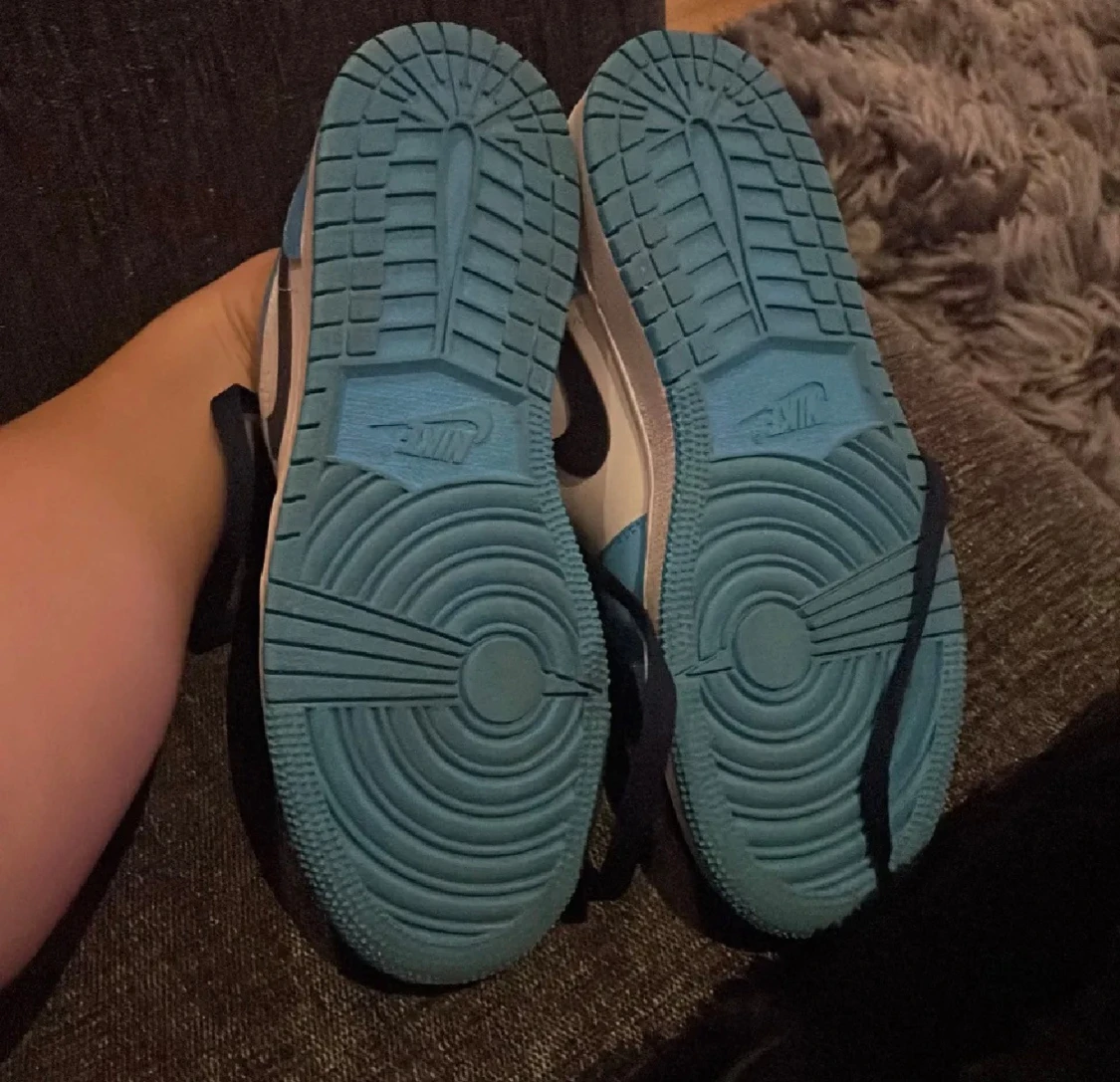 Jordan 1 low unc  - 1