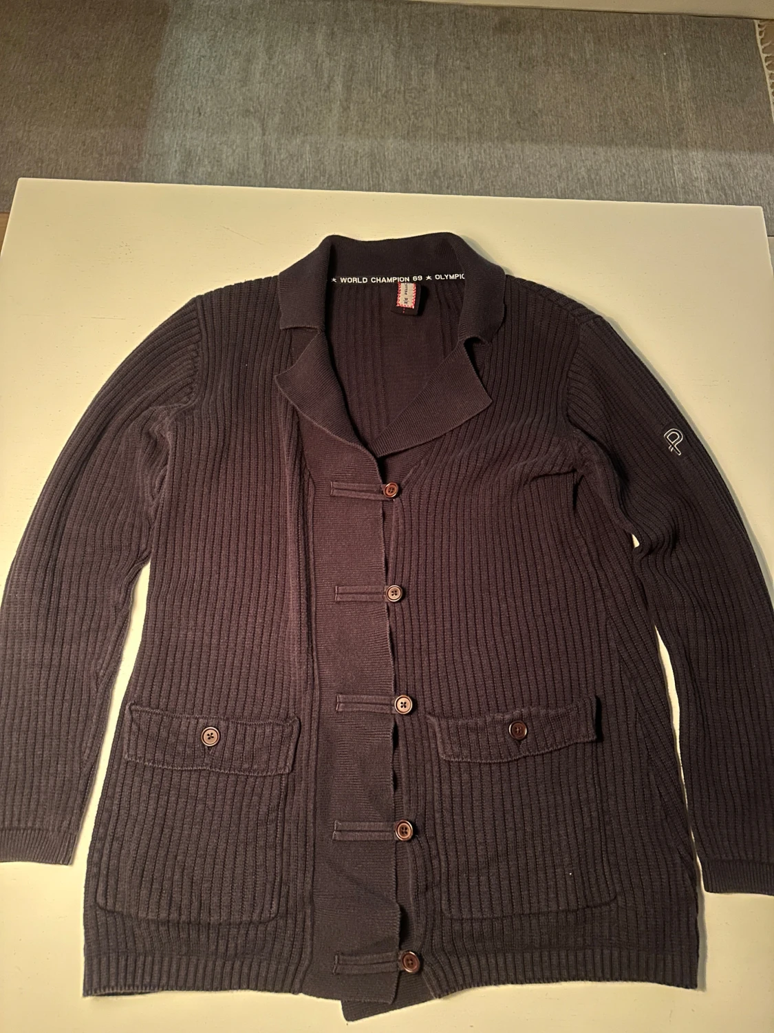 Mörkblå ribbad Pelle P kofta med krage - 5