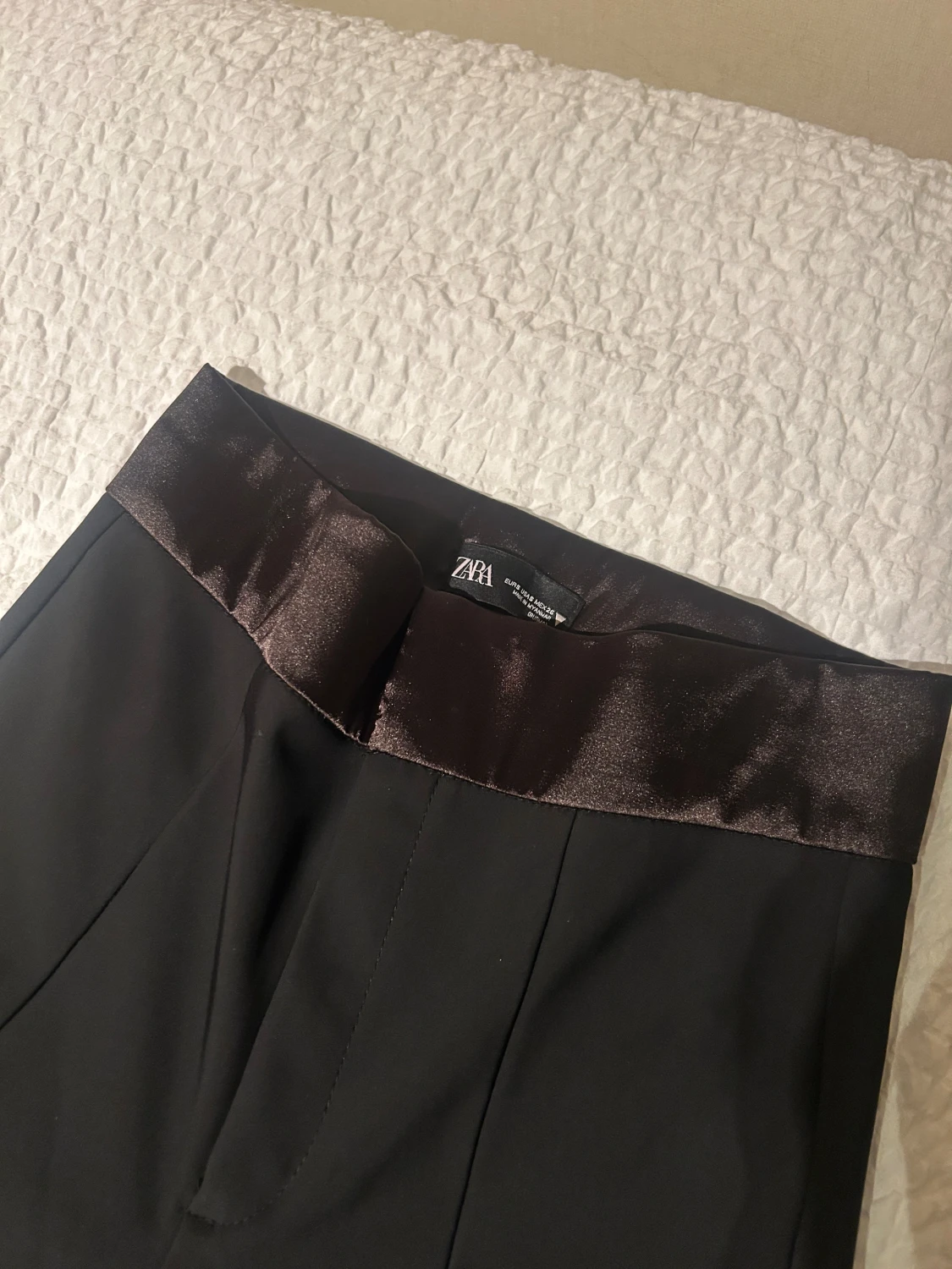 Svarta högmidjade kostymbyxor från Zara - 3