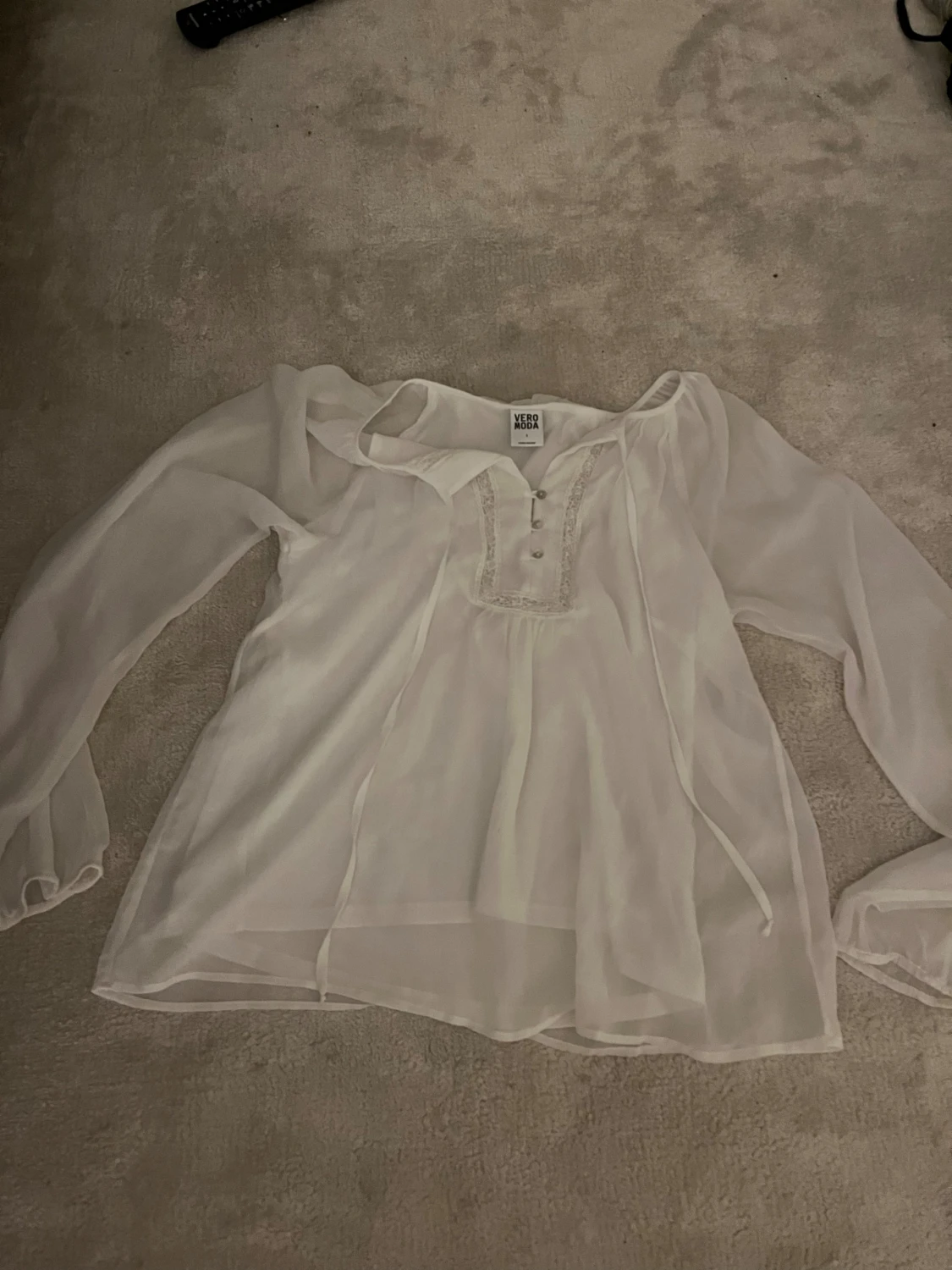 Vit blus med spets från Vero Moda