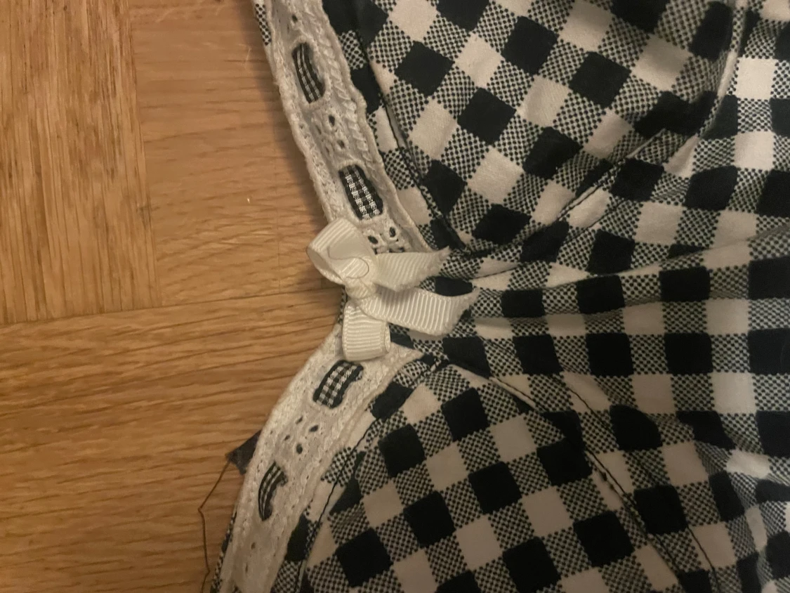 Svartvit rutig korsett med snörning - 3