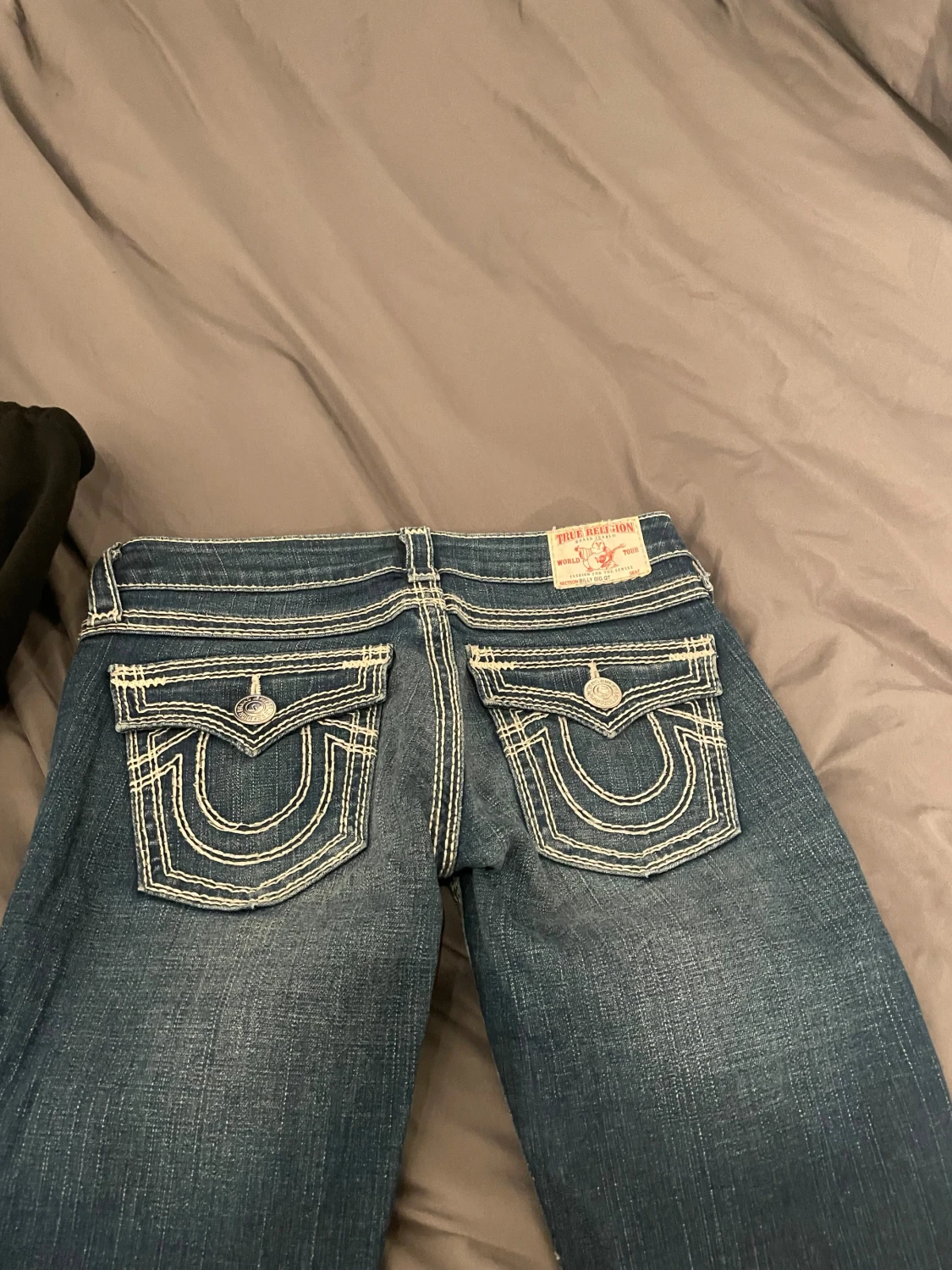 True Religion blå jeans med kontrastsömmar