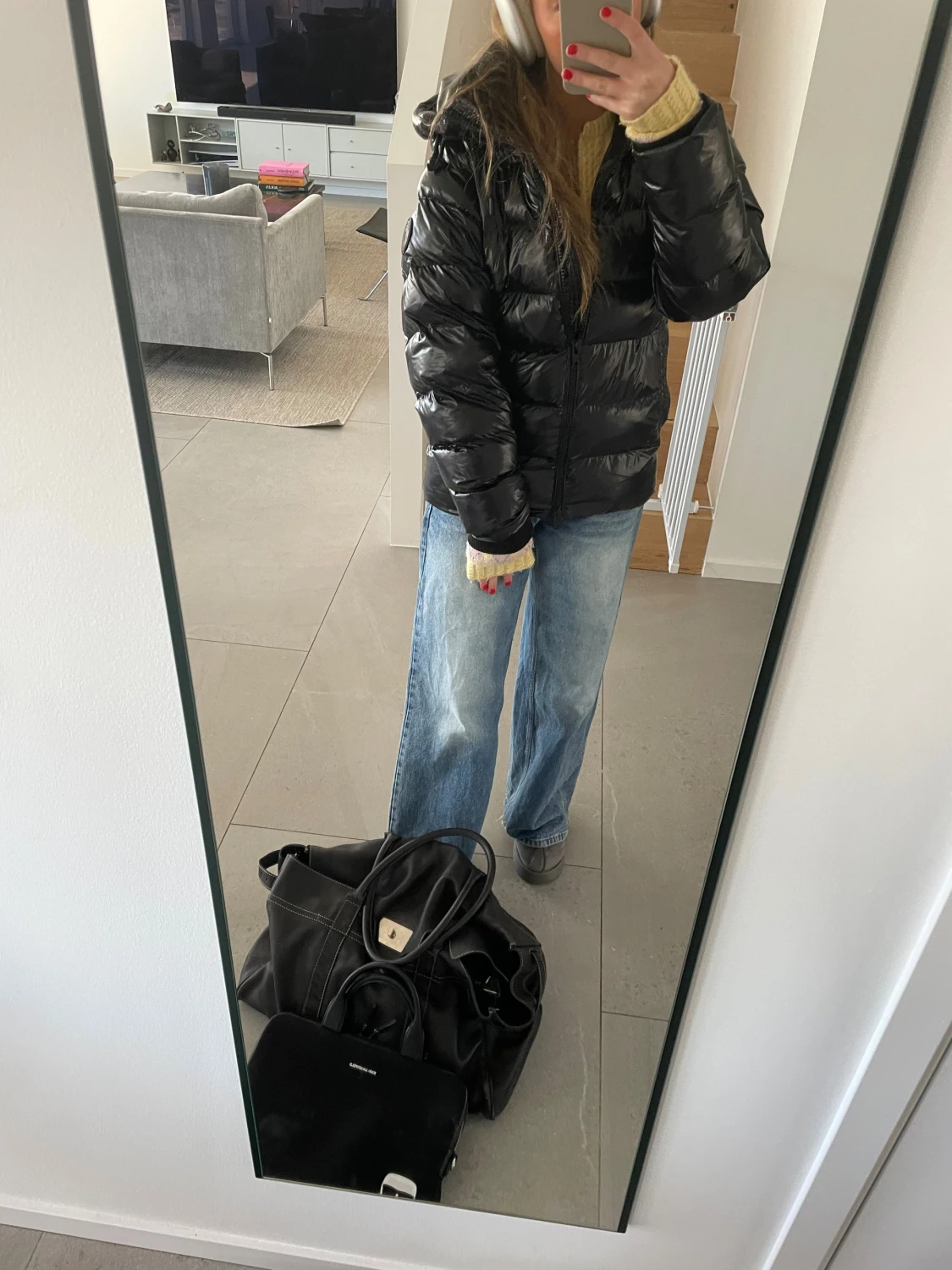 Svart glansig pufferjacka med huva från rock and blue 