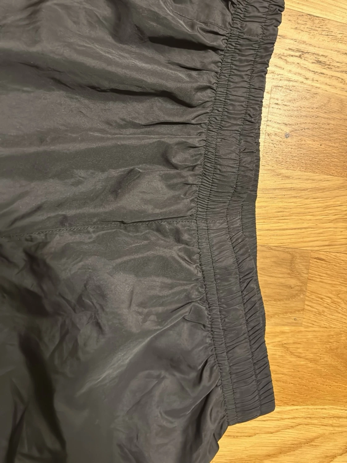 Svarta loose shorts i syntet - 2