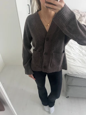 Stickad kofta - Den populära koftan ifrån lager 157 som är figursydd😍inte använd med prislapp på. 