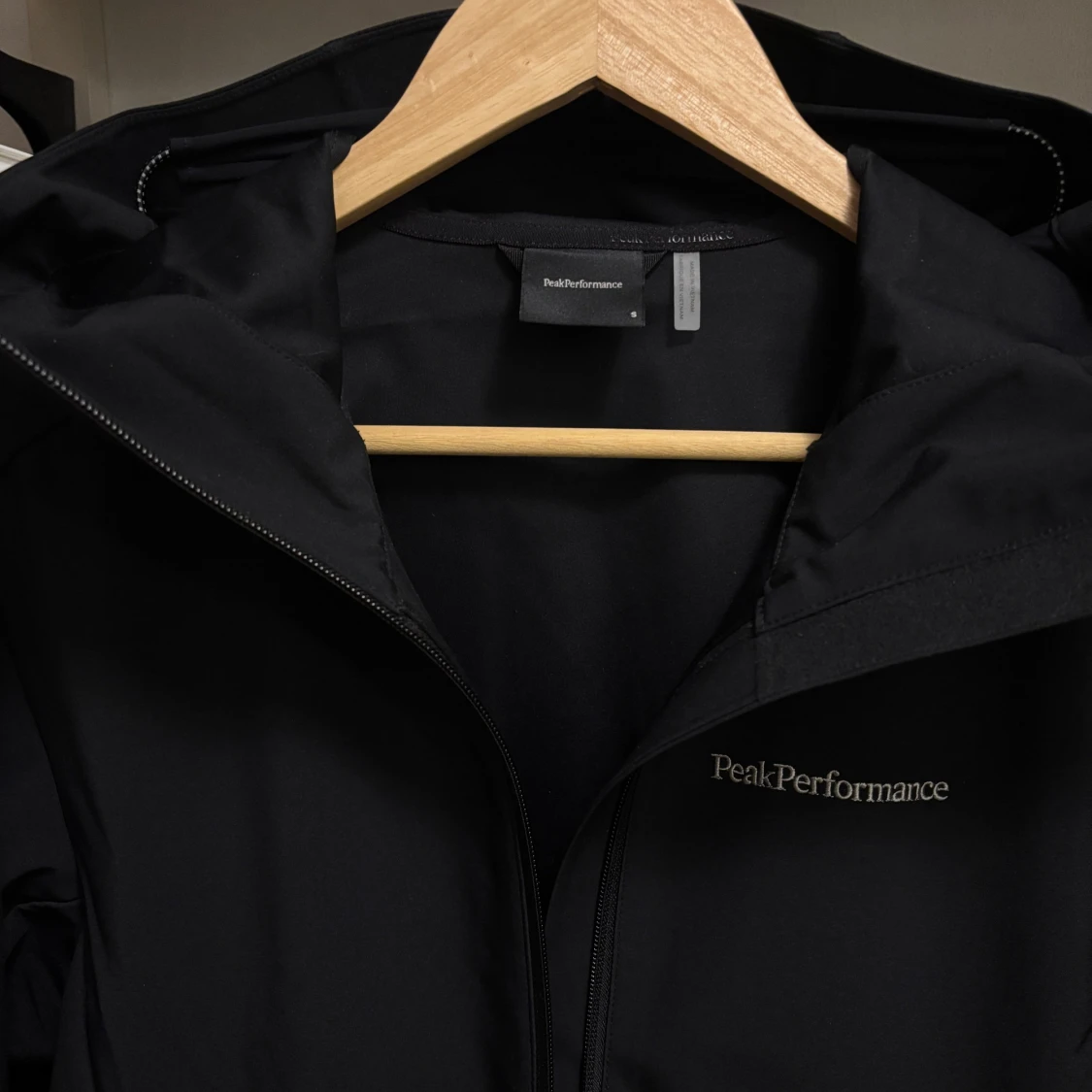 Peak Performance Explore M Jacka. - 1