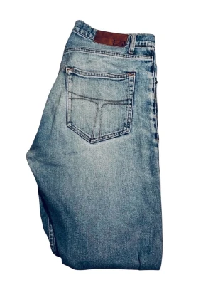 Blåa pistolero TOS jeans - Säljer ett par Blåa pistolero TOS jeans i okej skick. Storlek 31/32. Sista bilden har ett litet hål med. 