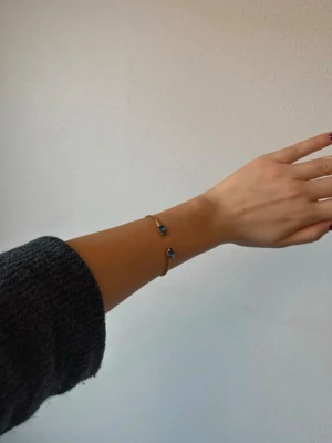 Carolina Svedbom armband - Använd en gång.