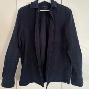 Mörkblå overshirt från Massimo Dutti - Mörkblå overshirt från Massimo dutti , tryck gärna på köp nu 