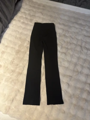 Kostymbyxor  - Säljer ett par kostymbyxor kommer inte ihåg vart jag köpte dom men dom är i storlek xs, dom är i bra skick 🥰