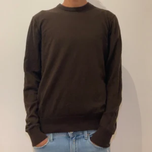 Uniqlo merinoull tröja - Snygg brun Uniqlo merinoull tröja i stolek XS. Pris kan diskuteras vid snabb affär. 