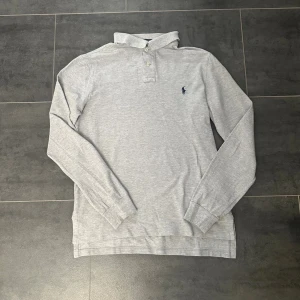 Ralph lauren Pike - Långärmad Ralph Lauren Pike - M/Custom Fit - Skick 9/10 - Hör av er vid minsta fundering!