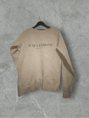 Säljer nu min Acqua limone - Säljer nu min Acqua limone tröja. Tröjan är (Storlek M) pris kan ju såklart diskuteras, 