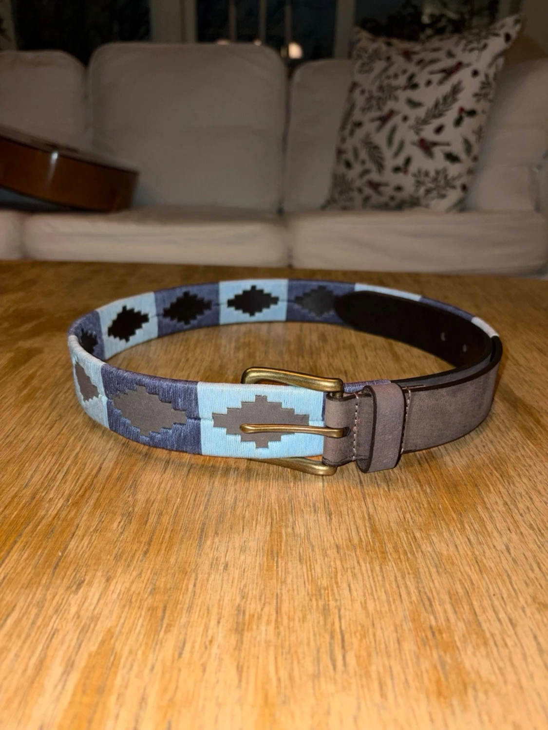 Mörkblå-ljusblå broderat bälte