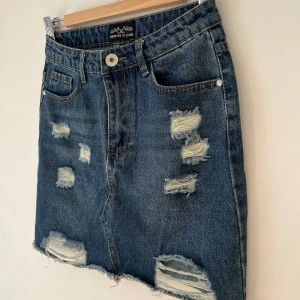 Jeanskjol - Passar (xs-s) Knappt använd Köpt från dollskill