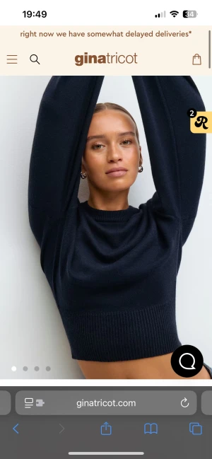 Wide sleeve knitted top - Säljer en jättefin stickad tröja från ginatricot, använd några fåtal gånger men i väldigt fint skick, men har en lös tråd på armen (se bild) 💓