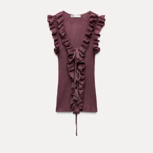 Slutsåld Vinröd topp - Fin vinröd topp med knytningar från Zara i stl S❣️den är i fint skick!