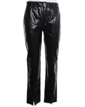 Svarta croco-byxor skin från Zara, S - Säljer ett par svarta byxor från Zara i storlek S med croco-mönstrad yta och glansig finish. Byxorna har raka ben med slits framtill och är tillverkade i polyester med bomullsfoder. Perfekt för dig som vill sticka ut med en edgy look.