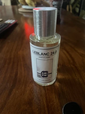 LEBLANC 24.0  - Leblanc 24.0 från One Bold Chemist. Endast testad en gång. Inköpt nyligen. Liknar pdm layton. Jättefin doft