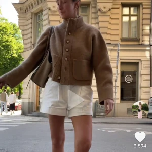 Sezane kofta  - Populär kofta från Sezane. Storlek S eller M, kommer inte ihåg.. Men superfint skick 