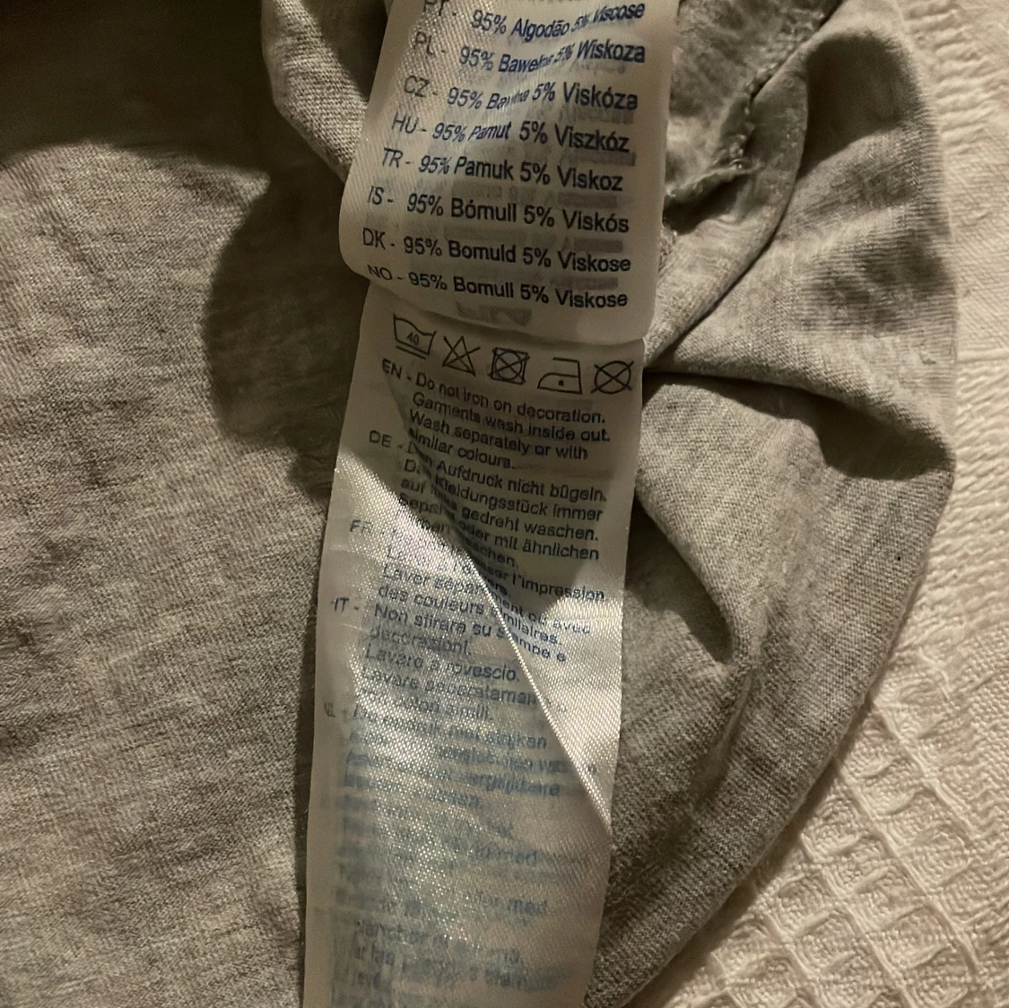 Grå FILA t-shirt med stor logga - 4