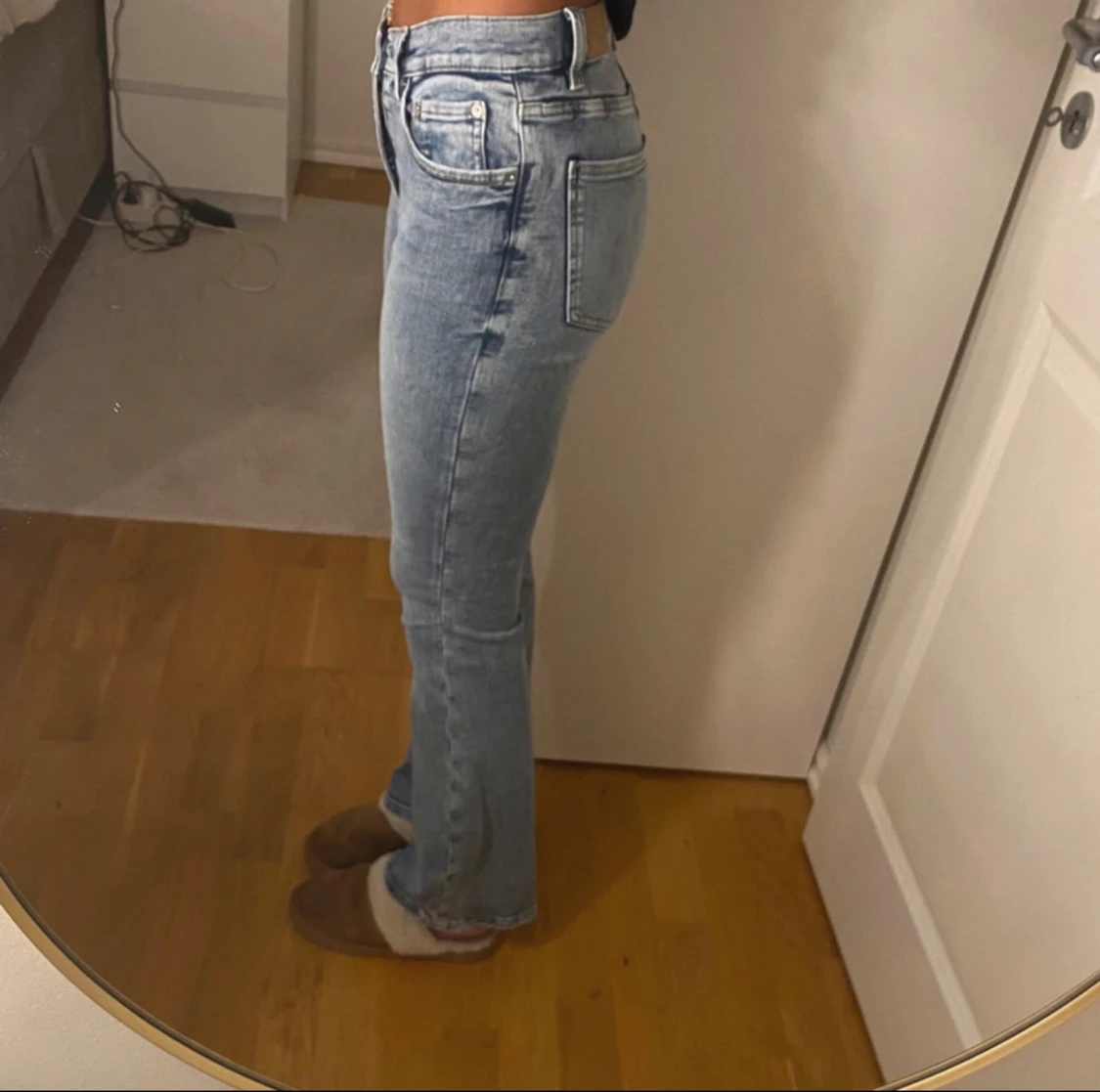 Bootcut ljusblå jeans från Gina Tricot - 1