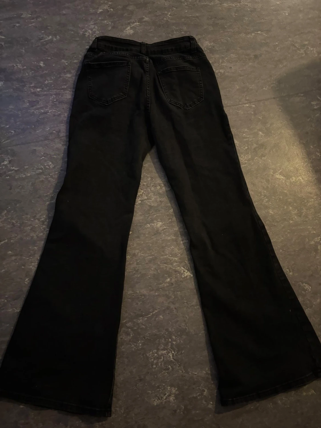 Svarta bootcut jeans - 1