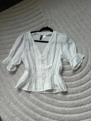 Vit kortärmad blus - Aldrig använd❤️