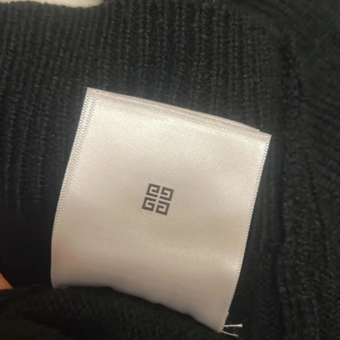 Svart stickad Givenchy tröja  - 3