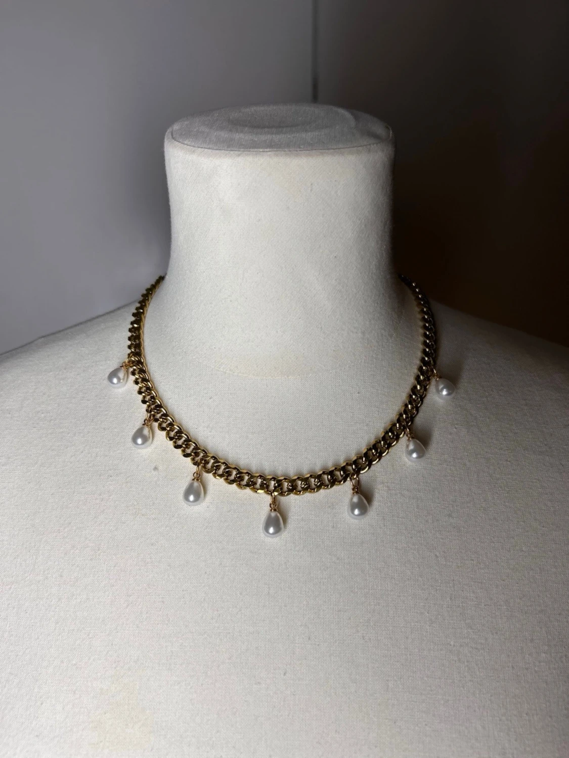 Halsband med pärlor  - 1