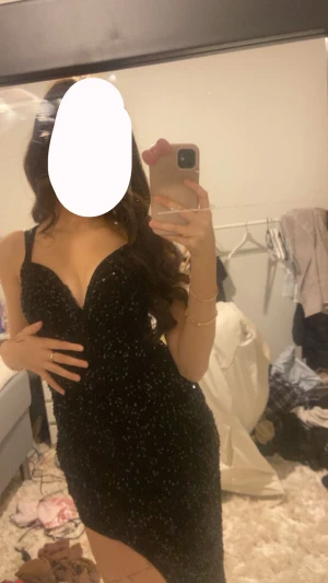 Paljett klänning - Mycket bra väldigt fin. Använt den 1-2 gånger.